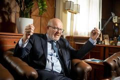 Ministr zdravotnictví Vlastimil Válek