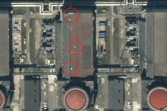 Ukrajina se obává dalšího ruského útoku. Na střeše jaderné elektrárny se objevily záhadné předměty