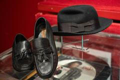 Michael Jackson, klobouk, mokasíny, moonwalk, dražba