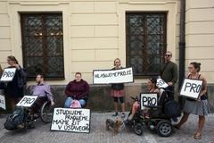 Demonstrace za zvýšení příspěvku na péči