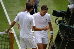 Jiří Lehečka a Daniil Medveděv po osmifinále Wimbledonu 2023