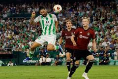 fotbal, Evropská liga, 2023/2024, Betis Sevilla - Sparta, Isco střílí vítězný gól