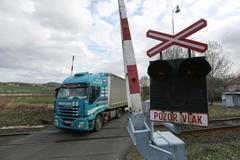 Nehoda vlaku s nákladním autem u Šumperku