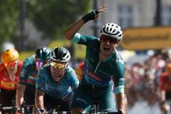 Jasper Philipsen slaví triumf ve třetí etapě Tour de France 2023