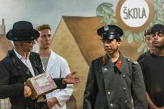 opera Brundibár, studenti a studentky gymnázia v německém Wülfrathu