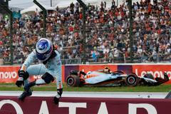 Havárie Logana Sargeanta (Williams) v kvalifikaci na VC Japonska F1 2023