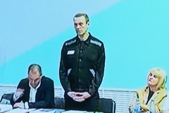 Pohublý Navalnyj u soudu