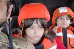 RFE -  neprůstřelná vesta chrání ukrajinské sirotky při evakuaci