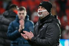 Trenér Slavie Jindřich Trpišovský se zlomeným nosem