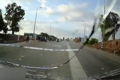 Izraelci odhalili zahraničním novinářům utajovaná videa, která zachycují útok Hamásu