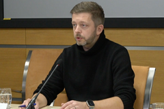 Záznam: Brífink ministra vnitra a policejního prezidenta ke střelbě v centru Prahy