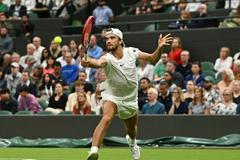 Tomáš Macháč v utkání prvního kola Wimbledonu 2023