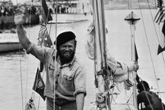 Richard Konkolski na své jachtě Niké I po obeplutí zeměkoule