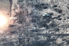 Líbí se nám, jak to hoří. Pokračujme dál. Ukrajinci ničí obrněnce i tanky u Avdijivky