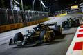 George Russell a Lewis Hamilton (oba Mercedes) ve VC Singapuru F1 2023