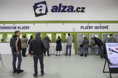 Alza, centrála Holešovice, prosinec 2019, nakupování, obchod, elektronika, ilustrační foto