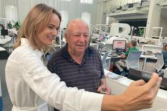 Stále mě novinařina baví, říká po 60 letech psaní nejstarší novinář v Hospodářských novinách