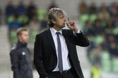 Trenér Karviné Jozef Weber při zápase s Plzní