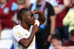 Jeremy Doku slaví gól Manchesteru City v síti West Hamu