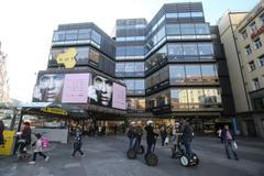 Obchodní dům Kotva, Praha + panorama Prahy z jeho střechy