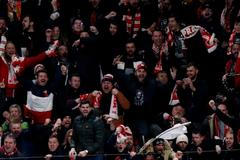 fotbal, Evropská liga 2023/2024, Slavia - AS Řím, radost fotbalistů Slavie po prvním gólu