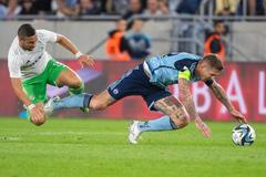 Diaa Sabia z Haify a hráč Slovanu Juraj Kucka