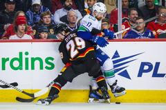 Podívejte se na akce Eliase Lindholma, největší hvězdy utkání Calgary - Vancouver