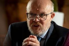 Vlastimil Válek, ministr školství