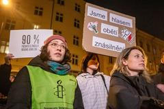 Demonstrace za spravedlnost pro oběti sexuálního násilí, znásilnění