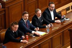 Ministr pro místní rozvoj Ivan Bartoš (Piráti), ministr vnitra Vít Rakušan (STAN), premiér Petr Fiala (ODS), ministr práce a sociálních věcí Marian Jurečka (KDU-ČSL)