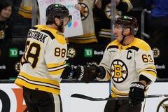 NHL: Chicago Blackhawks at Boston Bruins