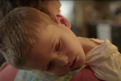 Rodina handicapovaného chlapce žije na hraně. Pomoci by mohl stát, upozorňuje iniciativa