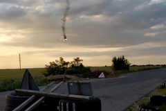 Záběry zveřejněné Ukrajinci v roce 2022 ukazují pád sestřelené ruské stíhačky SU-35