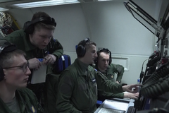 Pozorovací lety vysoko nad východní Evropou pozorně sledují Rusko a Ukrajinu