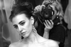 Tereza z Davle: Klientky. Ukázka z výstavy fotografií v pražské galerii Czech Photo Centre, prosinec 2023.