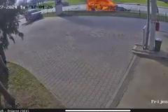 Záznam nehody a požáru policejního BMW