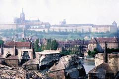 Tenkrát, Praha, historie, Domácí