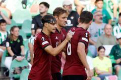 fotbal, Evropská liga, 2023/2024, Betis Sevilla - Sparta, radost Sparty po gólu Veljka Birmančeviče