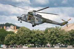 Armáda na Náplavce v Praze, 30 let výročí, vojáci, cvičení, děti, Náplavka