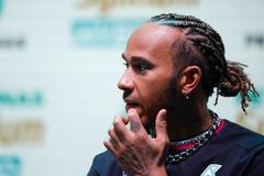 Pilot Mercedesu Lewis Hamilton