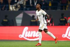 Vinícius Júnior slaví gól Realu ve finále superpoháru proti Barceloně