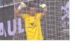 Vlastní gól v utkání St. Pauli - Hamburger SV