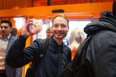 Obrazem: Horlivci dostali sendviče na rok zdarma. Jak Popeyes otevřel první pobočku