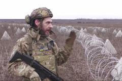 Ukrajinci sází na obranu. Rusům komplikují pohyb “dračími zuby” i žiletkami