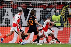 fotbal, Evropská liga 2023/2024, Slavia - AS Řím, Václav Jurečka střílí gól