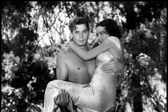 Johnny Weissmüller coby Tarzan v náručí s Maureen O'Sullivanovou v roli Jane