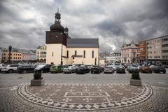 Náchod jako město, co nejvíce nesnáší turisty, automobilová doprava, ilustrační foto, auto, nákladní vůz, autobus