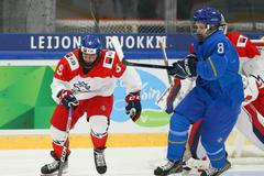 Adam Benák z české osmnáctky při utkání MS proti Kazachstánu