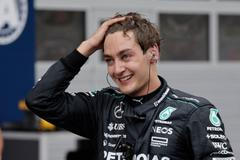 George Russell z Mercedesu slaví triurnf ve VC Rakouska F1 2024
