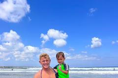 Český surfař Petr Novotný a jeho syn Kelly